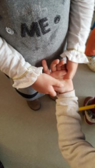 Enfants calmes et concentrés
